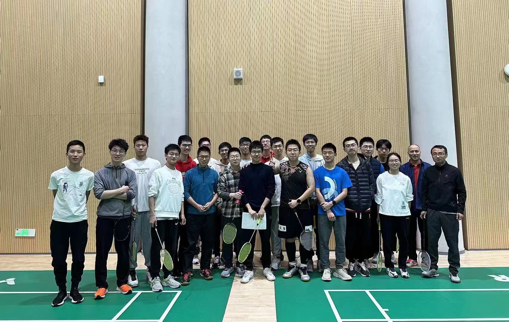 groupphoto in the first badminton competition